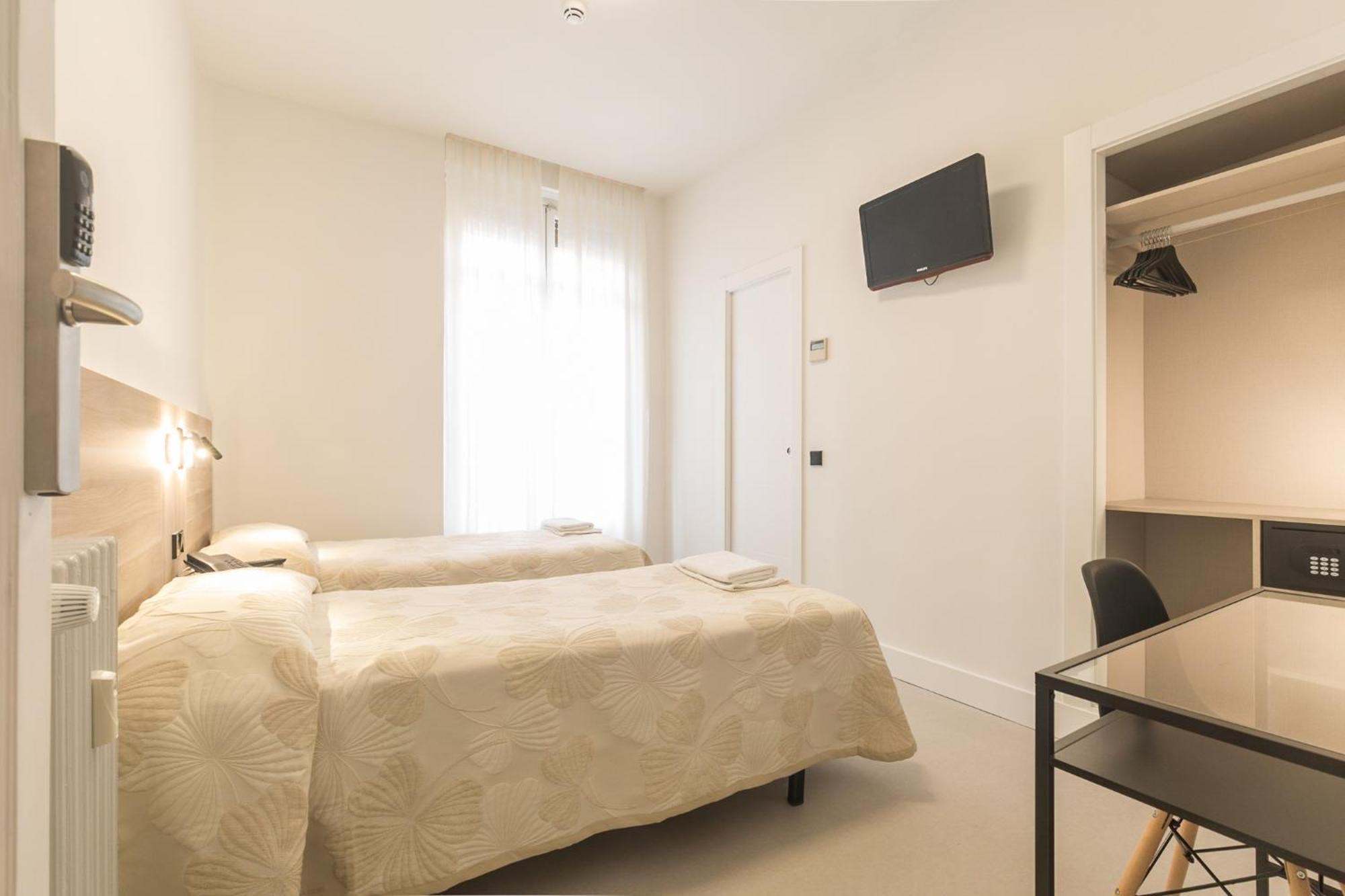 Hostal Excelsior Madrid Dış mekan fotoğraf